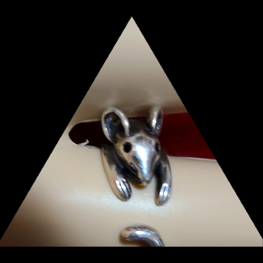 HOW WOULD YOU LIKE A MOUSE WRAPPED AROUND YOUR FINGER?